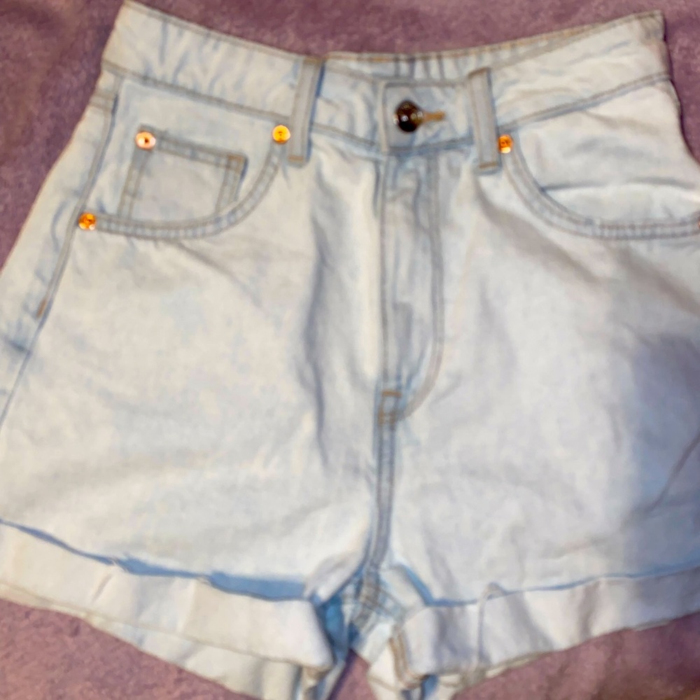 Divided H&M High Waisted Mom Jean Shorts Women’s 2 Light Wash Blue Demim